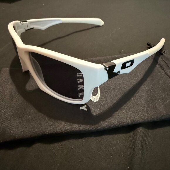 Oakley Jupiter Mens Sunglasses Black Lenses - Picture 3 of 8